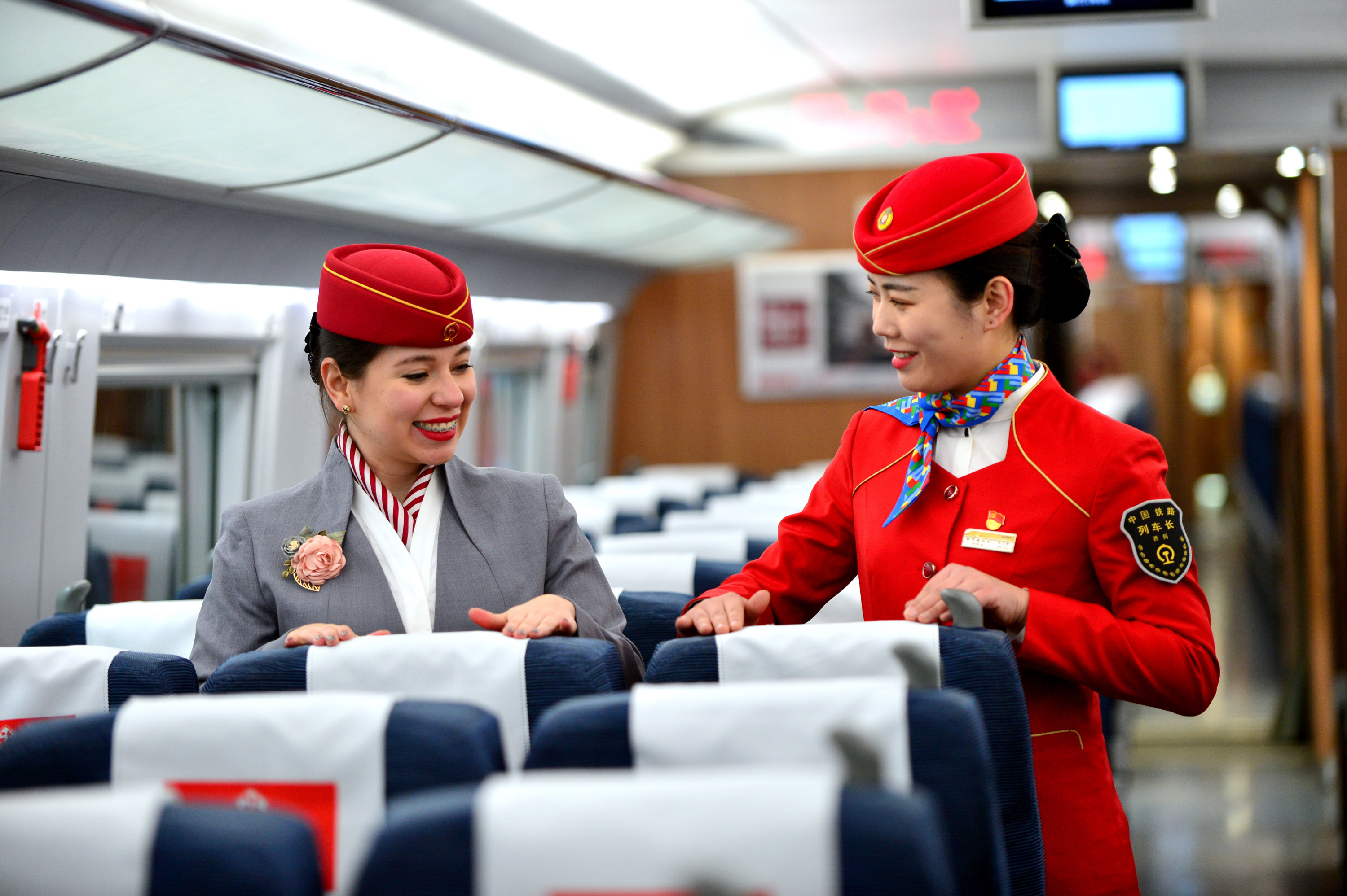 迎春運(yùn)，展風(fēng)采——重慶高鐵乘務(wù)員全面啟動(dòng)禮儀專項(xiàng)培訓(xùn)