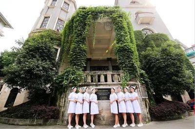 白衣天使展風采 重慶某醫院禮儀之美引關注